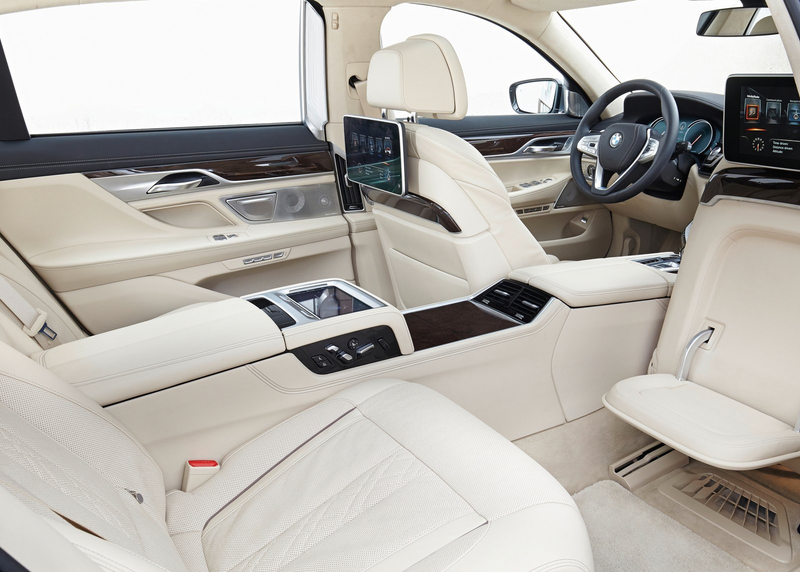 Illustration for article titled Here Is A Very Bad Review Of A Very Good Car, The 2016 BMW 7 Series